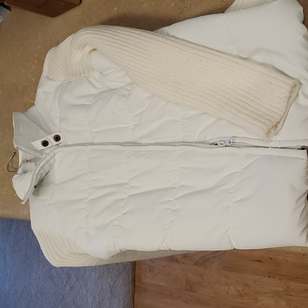 LIKE NEW! Sweater/puffer split zip front jacket. - Picture 2 of 8
